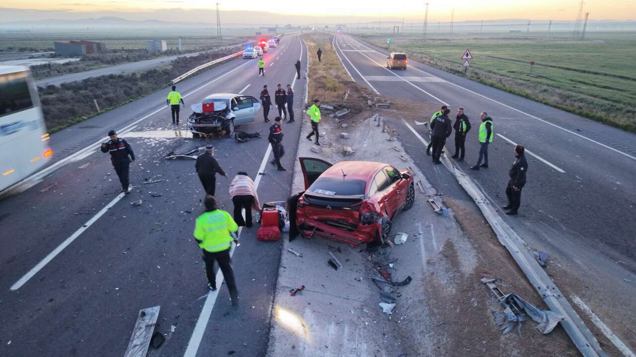 Konya yolunda feci kaza! 6 yaralı var 4